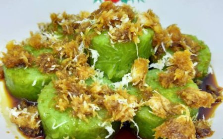 Kue Lupis Ketan Nanas