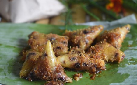 Kue Lupis Ketan Kelor