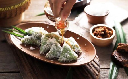 Kue Lupis Ketan Madu