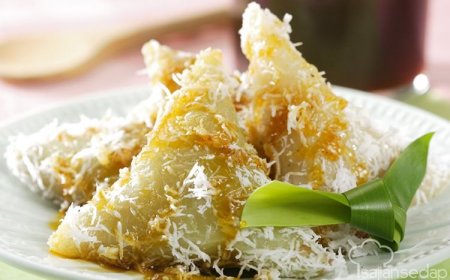 Kue Lupis Ketan Sagu