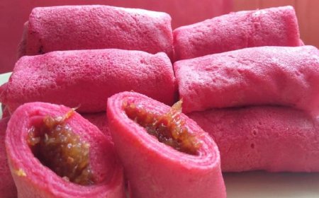 Kue Dadar Gulung Stroberi