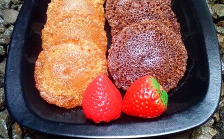 Kue cucur stroberi keju