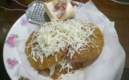 Kue cucur cokelat keju