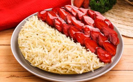 Martabak Manis Stroberi Keju