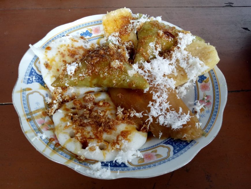 Kue Lupis Ketan Almond