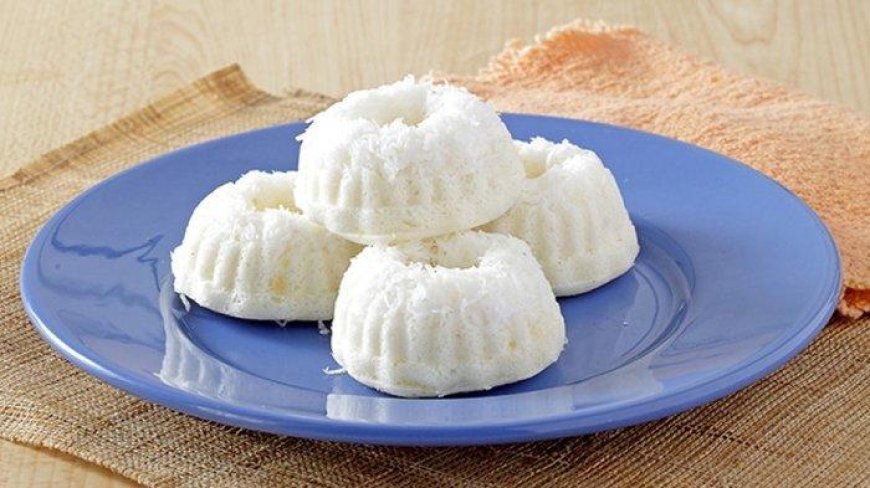 Kue Putu Isi Kelapa