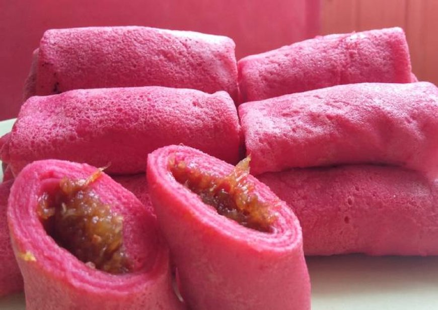 Kue Dadar Gulung Stroberi