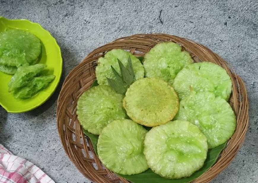 Kue cucur pandan kelapa