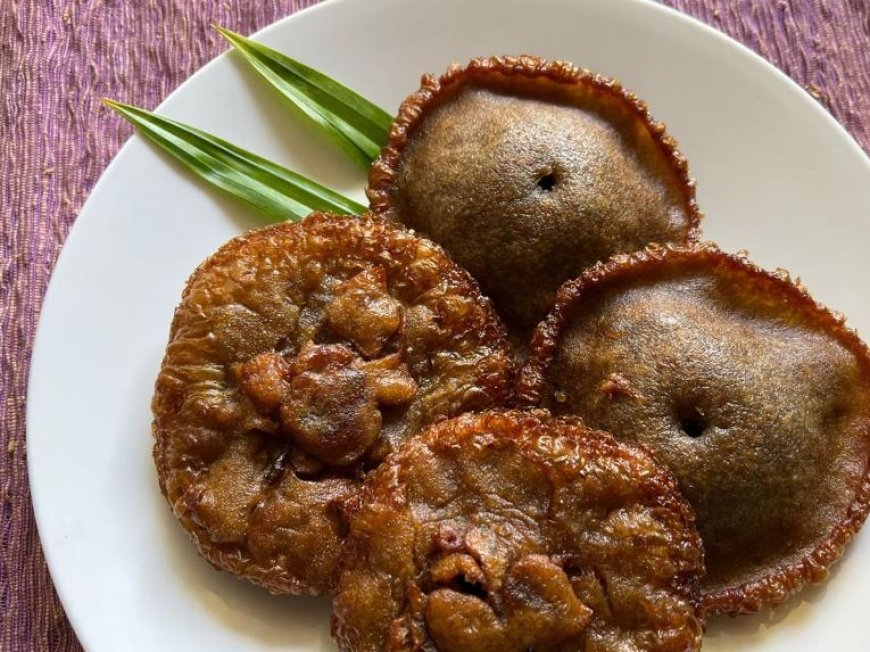 Kue cucur gula aren