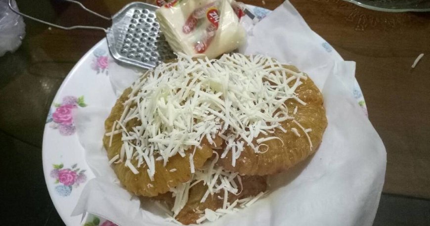 Kue cucur cokelat keju