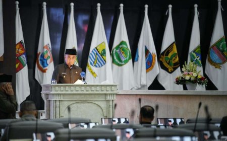 Bey Machmudin Sampaikan Pendapat terhadap Tiga Ranperda Prakarsa DPRD Jabar