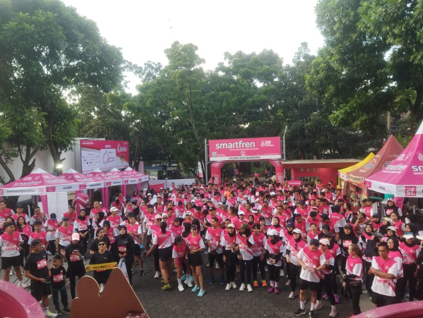 Ratusan Warga Bandung Ramaikan Smartfren Fun Run 2024