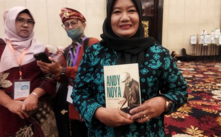 Kader Posyandu Jambi, Jumini Dapat Buku Spesial dari Andy F. Noya