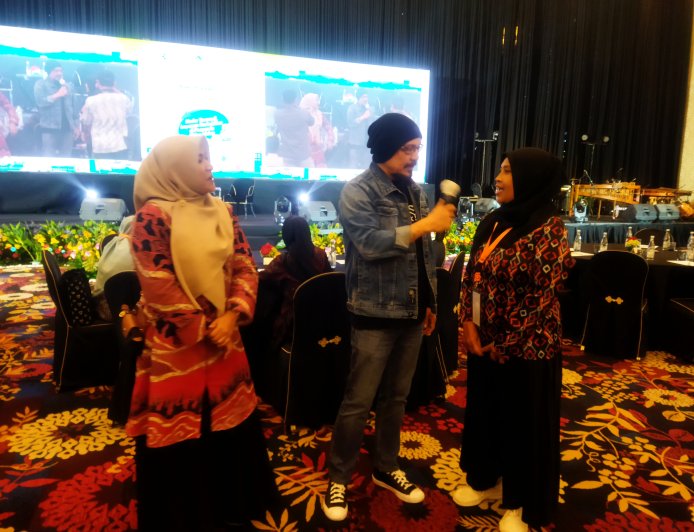 Kader Posyandu Jatim: Bang Andy Sangat Ganteng Sekali !...