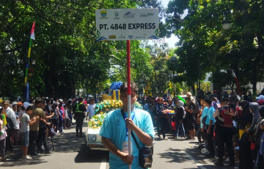 4848 Express Ikut Meriahkan Pawai Kendaraan Hias Bandung 2024