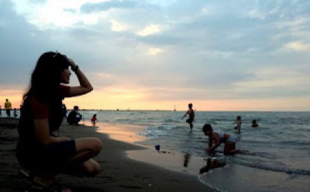 Menikmati Sunset di Pantai Sigandu