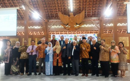 Dr. Bertha Musty, MM: Mendukung Penuh Penanganan Sampah di Lingkungan Kampus