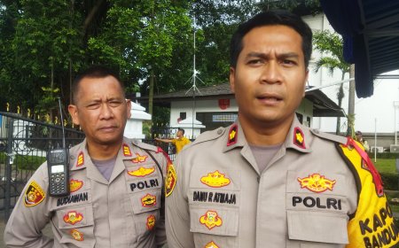 Kapolsek Bandung Wetan Gelar Apel Persiapan Pengamanan Malam Tahun Baru 2025