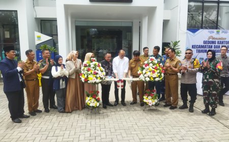 Pj Walikota Bandung Resmikan Gedung Kecamatan Batununggal