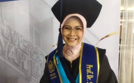 Prof. Sitti Syabariyah: Guru Besar Pertama di UNISA Bandung