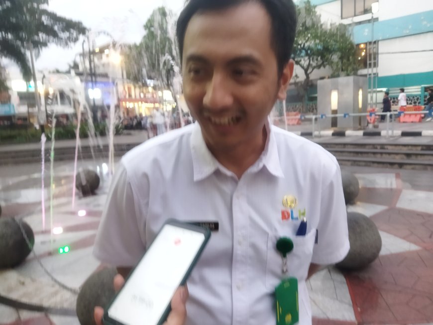 DLH Kota Bandung Gelar Bebersih & Bukber di Teras Cikapundung