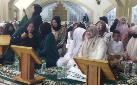 Indri Rindani Hadiri Indonesia Bermunajat 2025