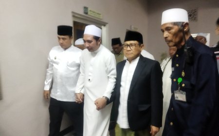 Menko Pemberdayaan Masyarakat RI Hadiri Indonesia Bermunajat 2025