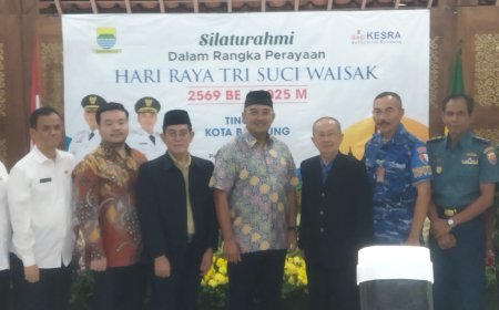 Walikota & Umat Budha Kota Bandung Rayakan Waisak dengan Semangat Moderasi dan Toleransi