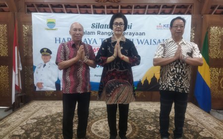 Umat Buddha Vihara Eka Dharma Sejati Hadiri & Rayakan Hari Raya Tri Waisak di Pendopo Kota Bandung