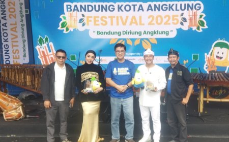 Walikota Hadiri Bandung Kota Angklung  Festival 2025