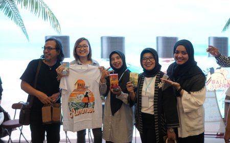 Wamen Ekraf RI Kunjungi Tenant Bali Surfers Perfume di Jagat Aroma Bandung 2025
