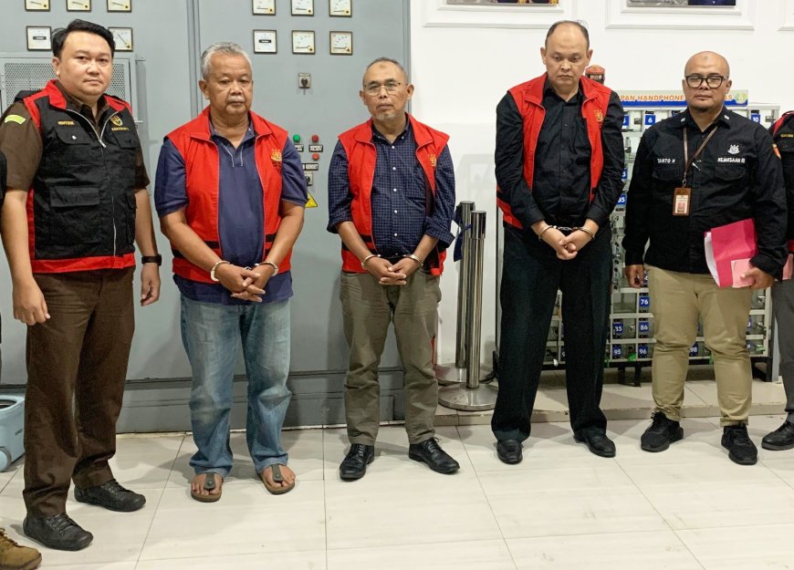 TIM PENYIDIK KEJATI JABAR TAHAN 4 TERSANGKA DUGAAN PERKARA TIPIKOR DANA HIBAH DARI PEMERINTAH KOTA BANDUNG KEPADA KWARTIR CABANG GERAKAN PRAMUKA KOTA BANDUNG  TAHUN ANGGARAN 2017, 2018 DAN 2020