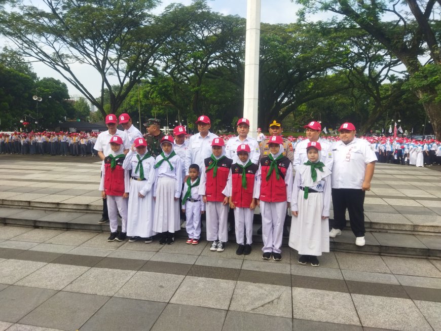1.008 Anggota PMR se Kota Bandung Dilantik, Walikota Ajak Remaja jadi Kader Kemanusian Sejak Dini