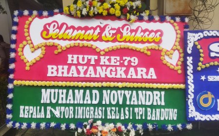 Karangan Bunga dari Kepala Kantor Imigrasi Kelas I TPI Bandung  Warnai HUT ke-79 BHAYANGKARA di Mapolda Jabar