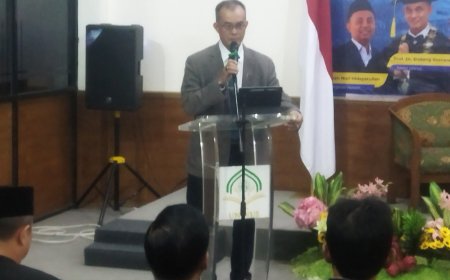 Rektor UNINUS Dukung Penuh Studium Generale Bertema Teknologi Kendaraan Listrik dan Panel Surya