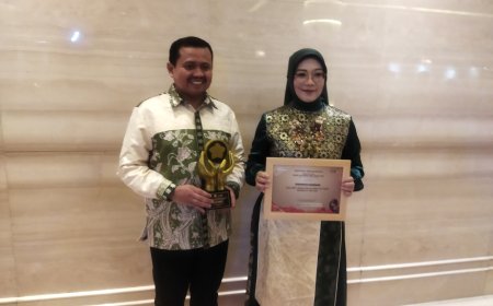 Bupati Sumedang Raih Juara Favorit Anugerah Peragaan Produk Kriya Terbaik se-Jawa Barat
