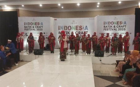 Pertunjukan Angklung Nusantara Community Meriahkan Pembukaan IBCF 2025 di Bandung