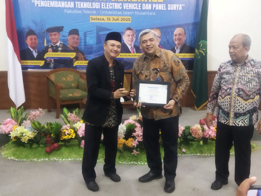 Ir. Kurnia Rumdhony Hadiri Studium Generale UNINUS Bahas Pengembangan Teknologi Electric Vehicle dan Panel Surya