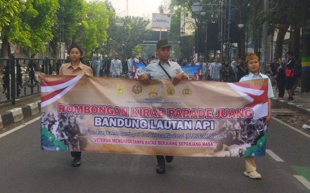 Kirab Parade Juang Meriahkan Harvetnas ke-76 di Kota Bandung