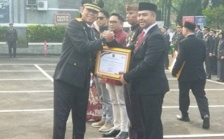 Camat Cibeber Terima Penghargaan dari Kemenkum RI pada Hari Pengayoman ke-80