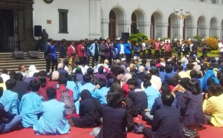 Mahasiswa Maranatha Ikut Serta dalam Dialog Terbuka Bersama Gubernur Jabar