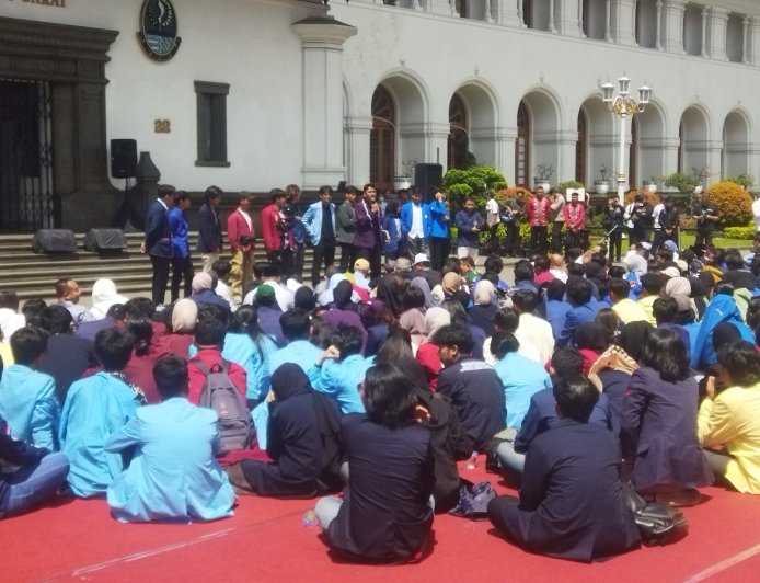 Mahasiswa Maranatha Ikut Serta dalam Dialog Terbuka Bersama Gubernur Jabar