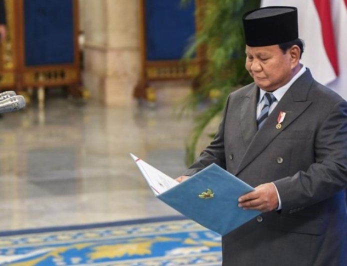 Judul: Reshuffle Kabinet Prabowo Jilid III — Krisis Kepercayaan & Harapan Baru