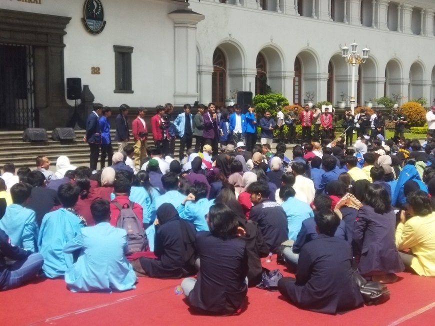 Mahasiswa Maranatha Ikut Serta dalam Dialog Terbuka Bersama Gubernur Jabar